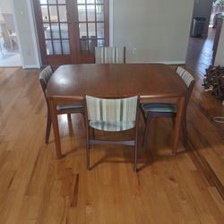Teak Hutch, Table And 4 Chairs 