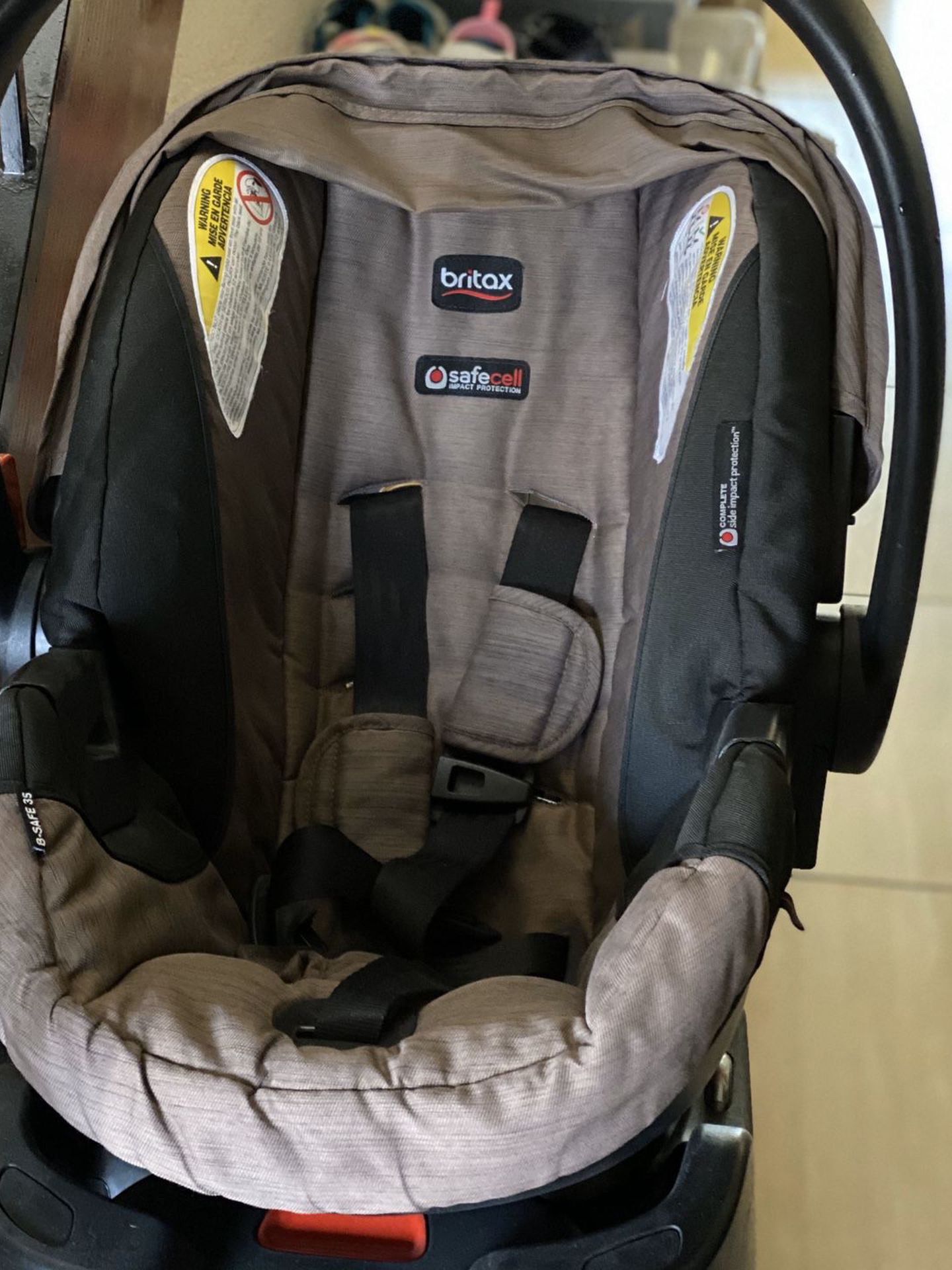 Britax Infant Car Seat With 2 Car Bases