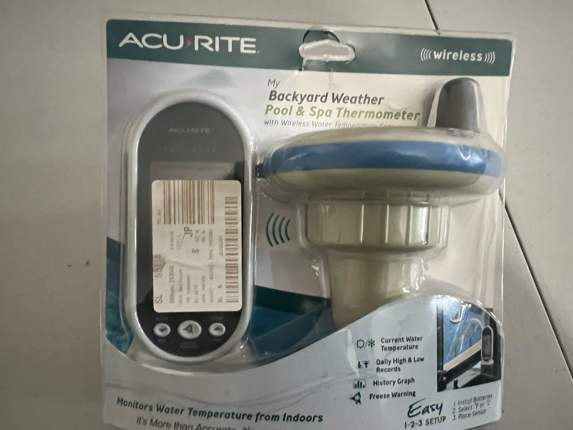 AcuRite Wireless Digital Floating Pool and Spa Thermometer