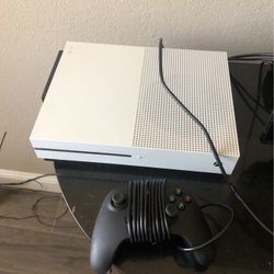 Xbox One With 3 Games And 2  Controllers 