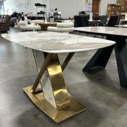 Modern Sintered Stone Dining Table 55’’ / Mesa de comedor moderna de piedra sinterizada 55''