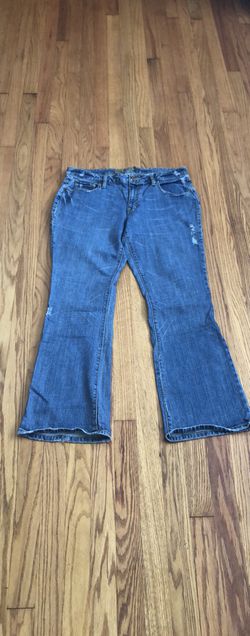 Women’s Old Navy size 14 short JUST BELOW THE WAIST CURVY BOOT CUT jeans with a few rips