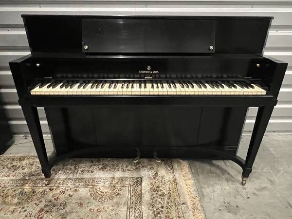 BLACK STEINWAY & SONS MODEL 40 UPRIGHT PIANO! FREE DELIVERY & TUNING!