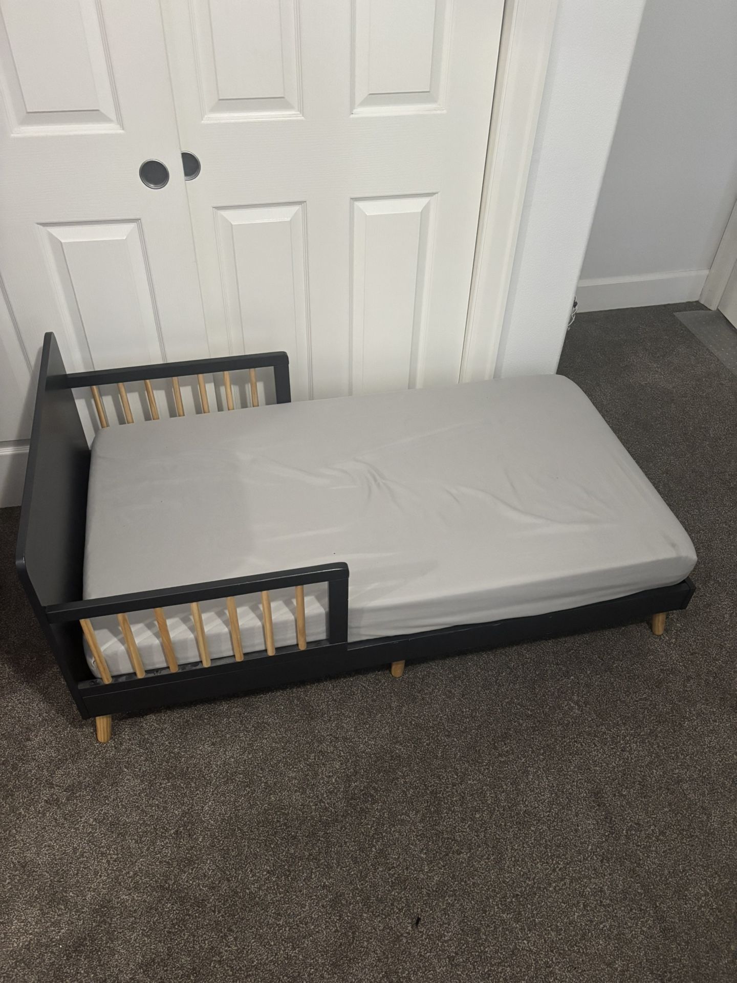 Brand new Toddler Bed, Used Once