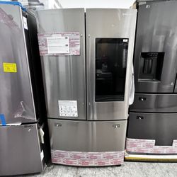 SAMSUNG FAMILY HUB REFRIGERATOR W SMART SCREEN