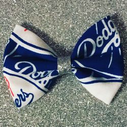 Headband/clip on bow