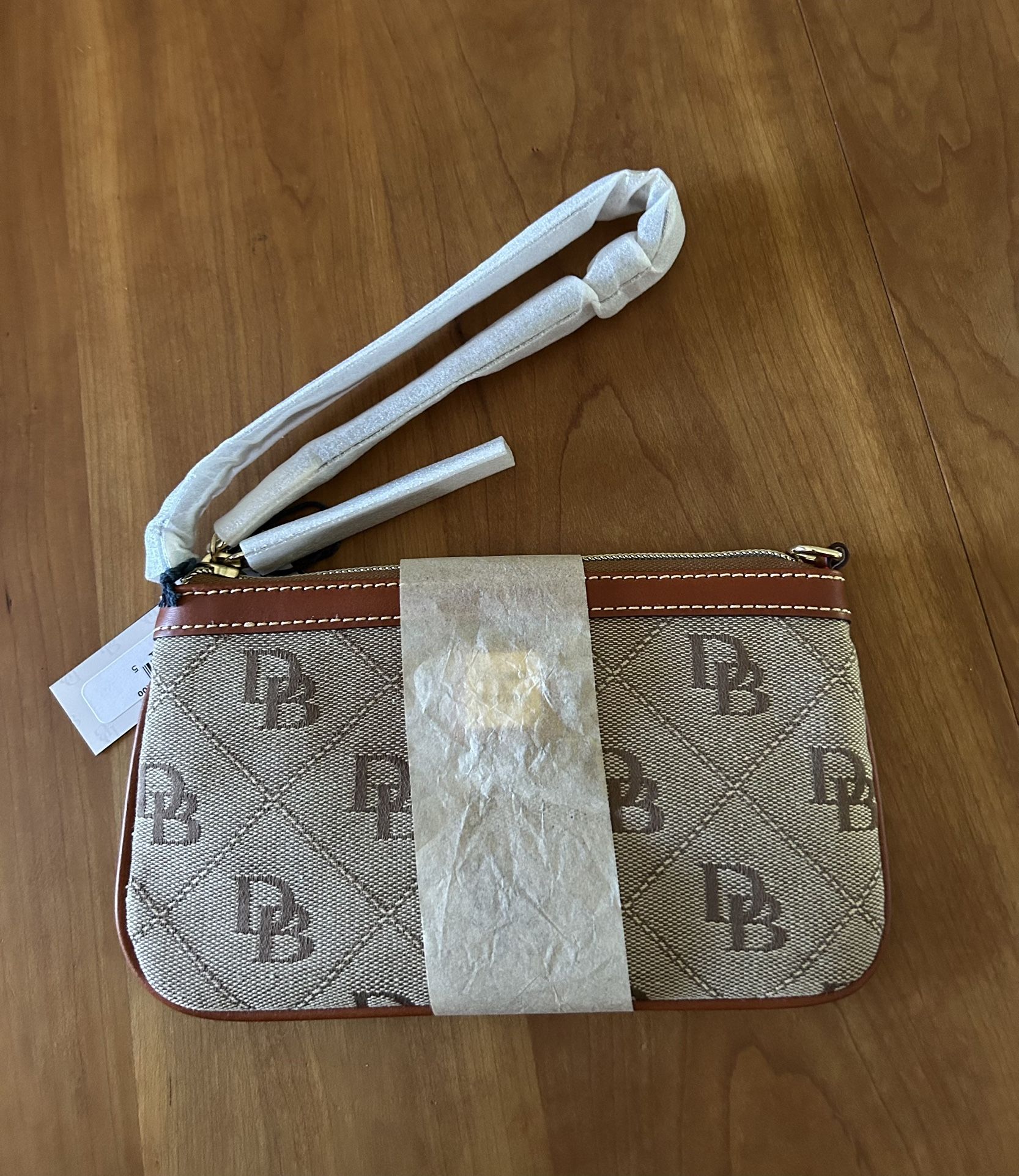 Dooney & Bourke BRAND NEW  Slim Wristlet 