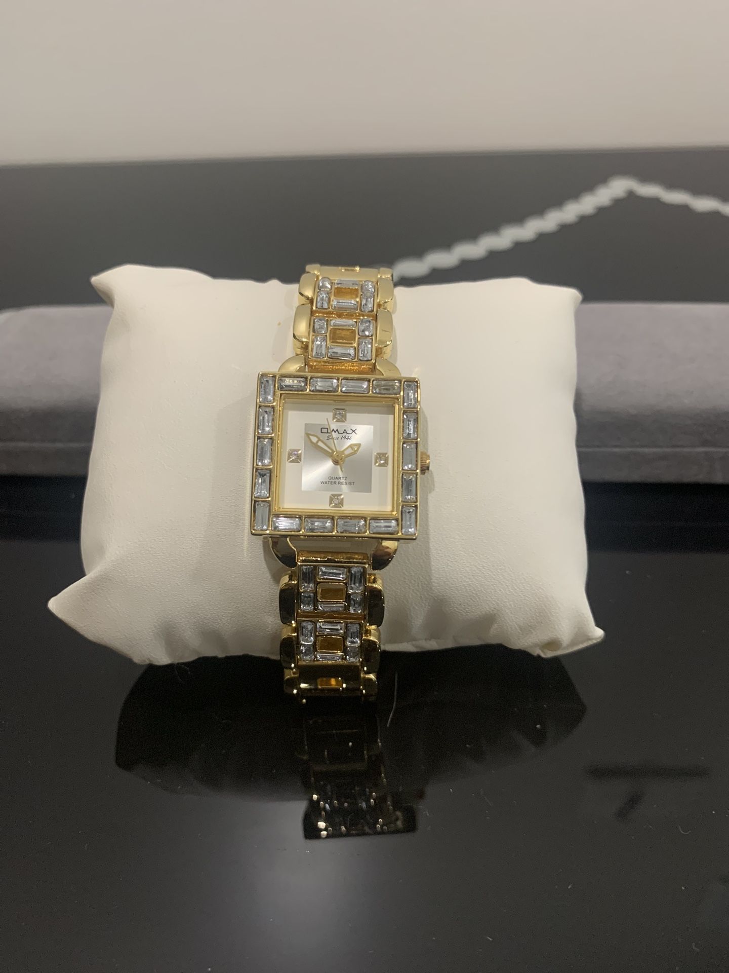 Crystal Embellished Gold Women’s Hand Watch