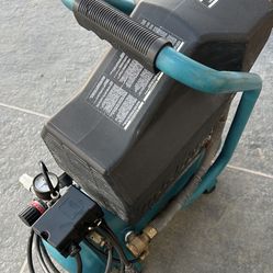 Makita Compressor  Mac 700