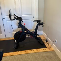 Peloton Bike stationary excercise bike Black Excellent Quality