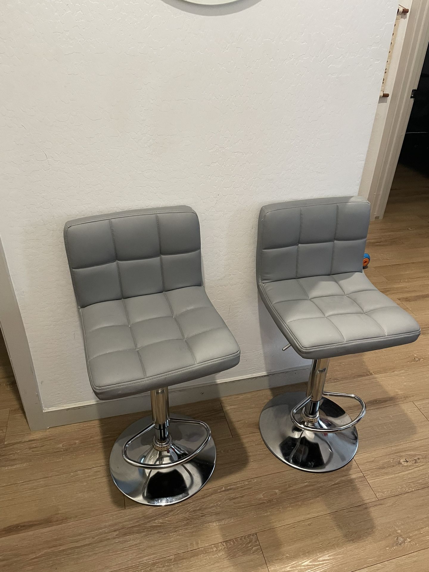 Bar Stools Adjustable And Turning 