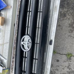 2000 Toyota Tacoma Grill