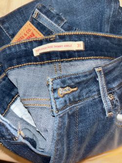 724 women Levi’s skinny ankle