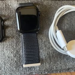 Apple Watch SE (2nd Gen, 40mm)