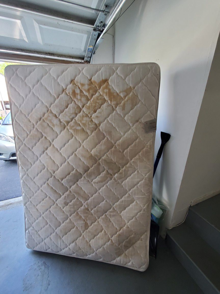 Free full size mattress for pick up