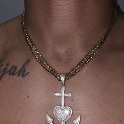 🔥 Gold Chains & Cross Pendants – Luxury Look for a Steal 🔥