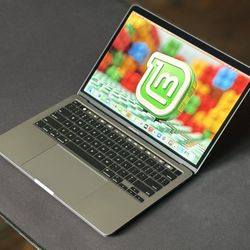 13” MacBook Pro 2020 - Quad-i5 / 16GB / 500GB