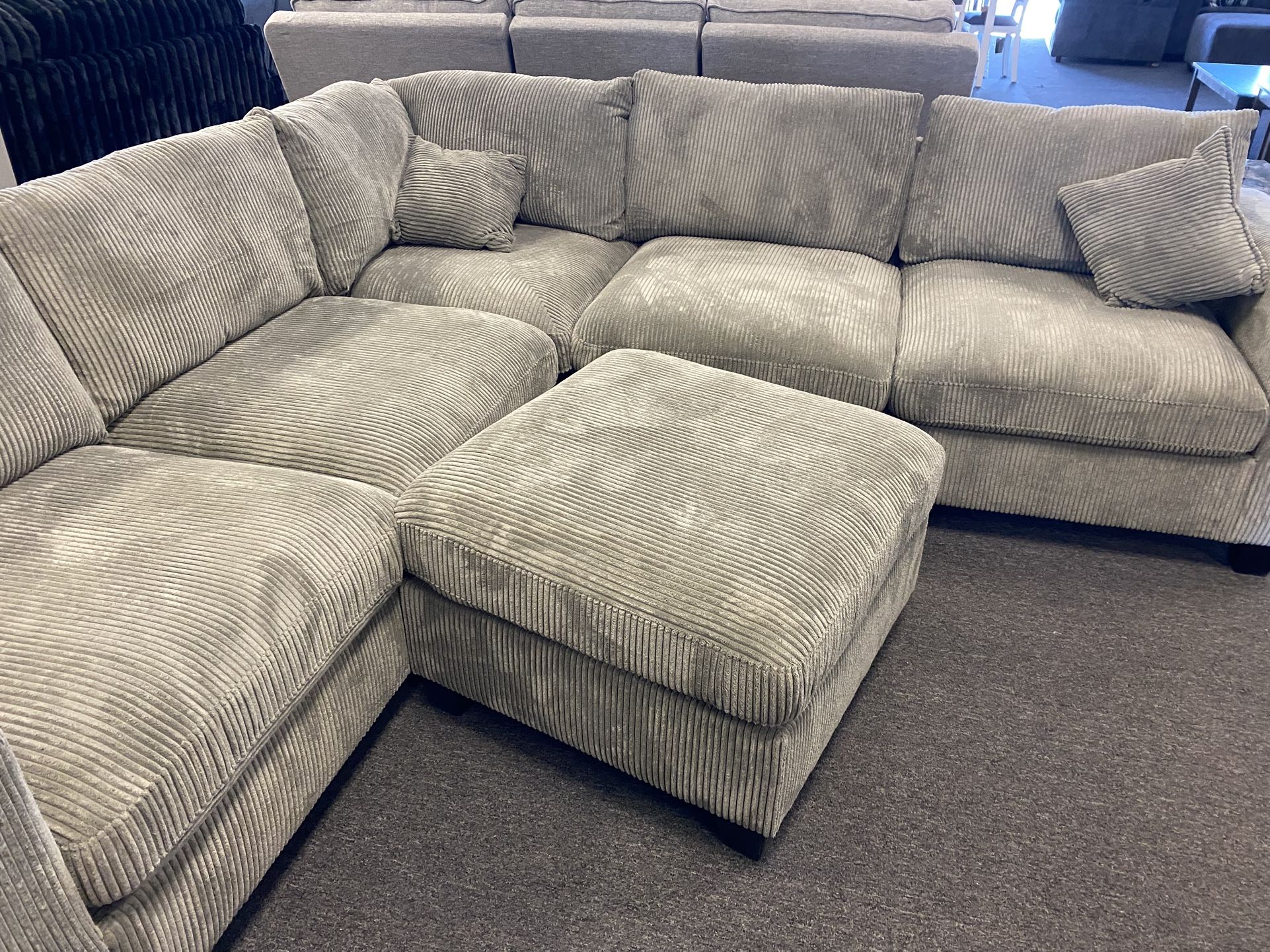 GRAY Sectional Sofa includes ottoman and accent pillows 99x99 pick up / can deliver
