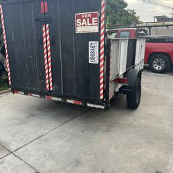 Traila  tiene Titulo Placas 
