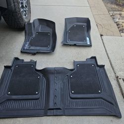 2024 SIERRA 2500HD FLOOR MATS W/ REMOVABLE CARPET INSERTS