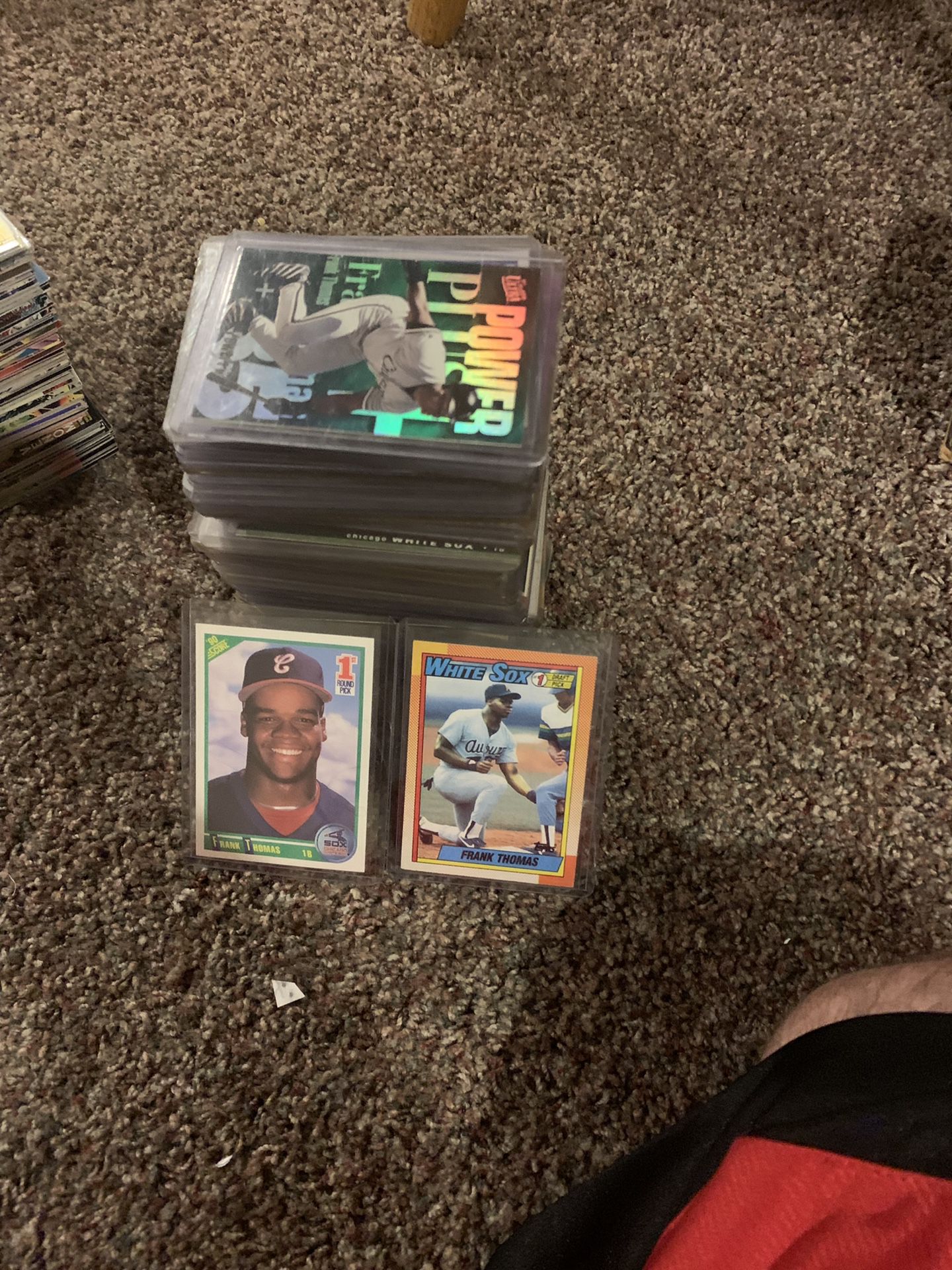 Baseball cards . 90 frank thomas cards plus 2 rookies