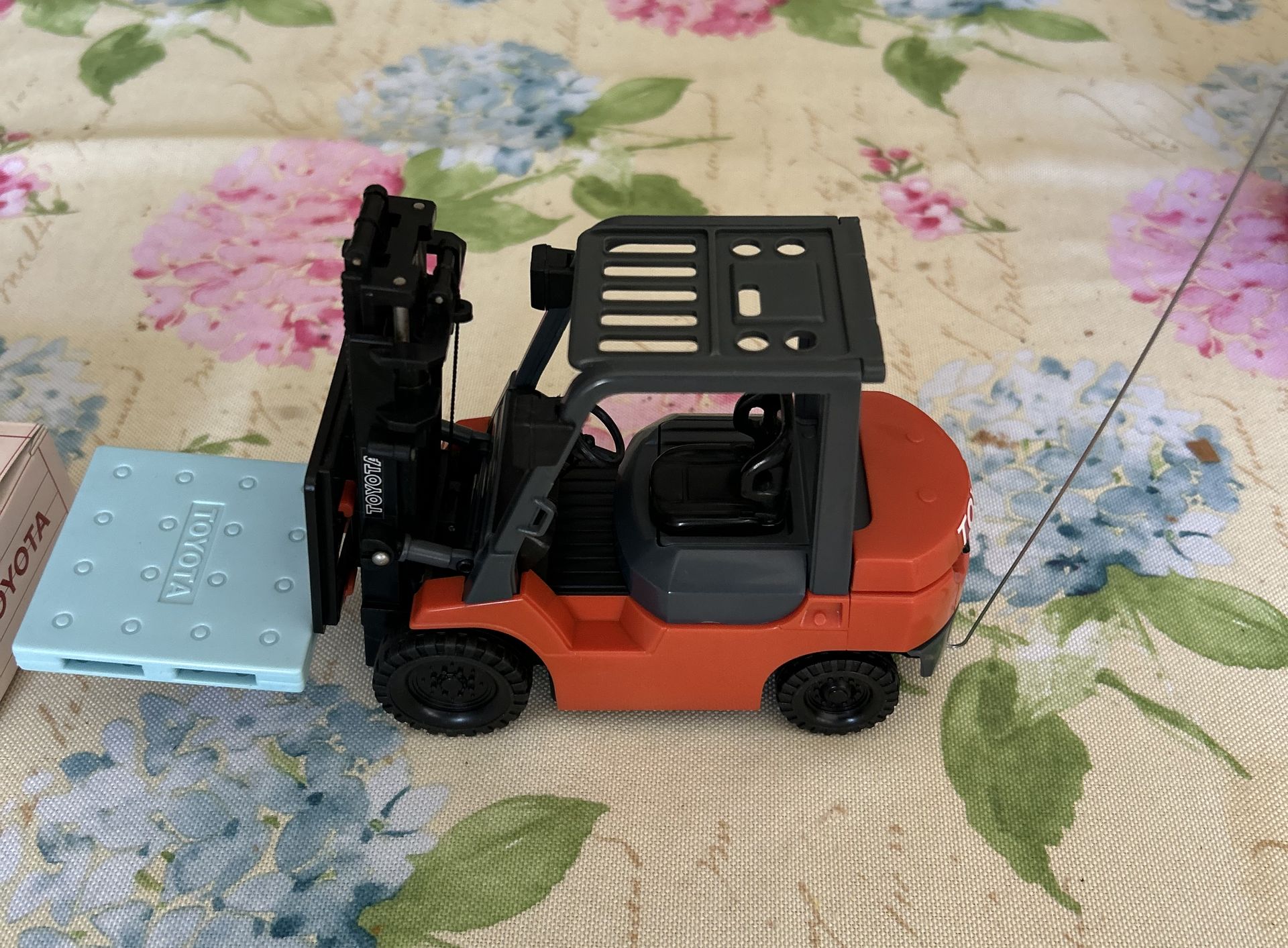 TOYOTA forklift radio control 1/20 SCALE