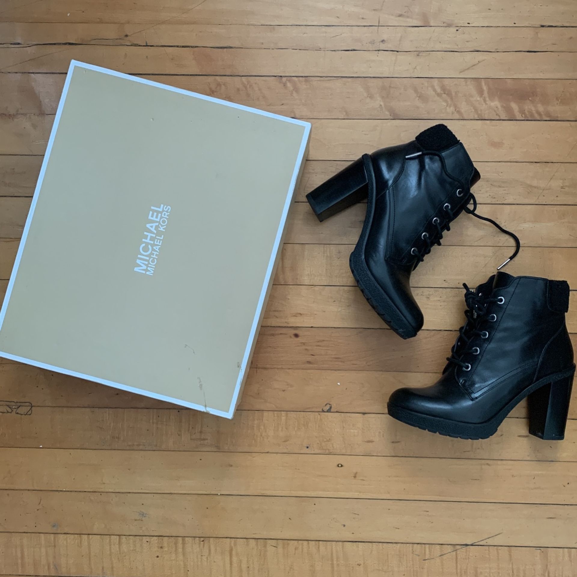 Michael Kors Booties (Size 8.5) 