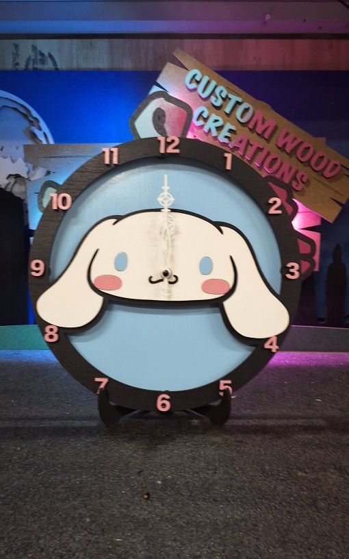 Cinnamon Roll Clock ⏰️