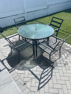 Outdoor table and chairs