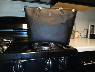 New Leather Coach bag big nice lite