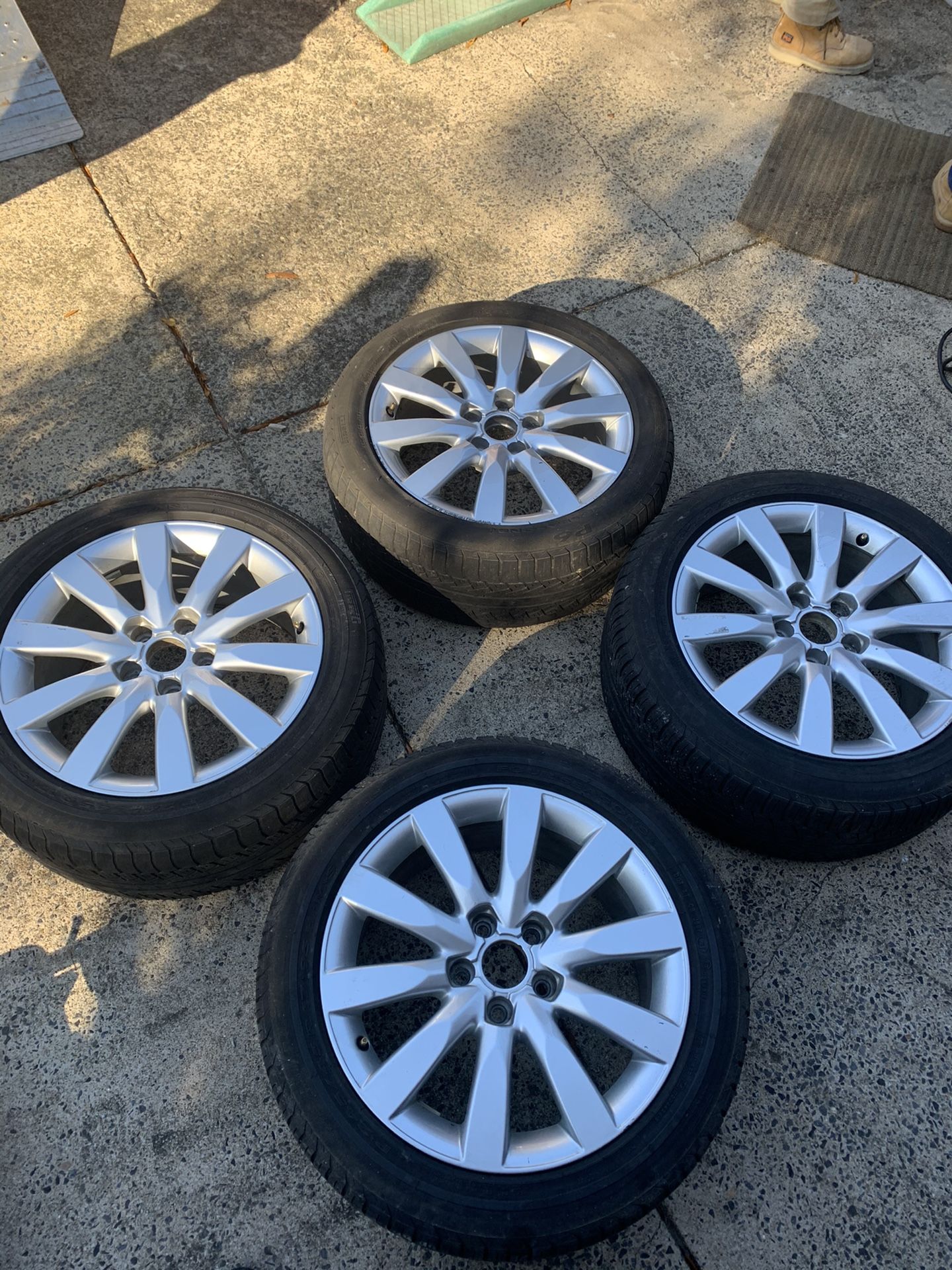 Wheel and tire set