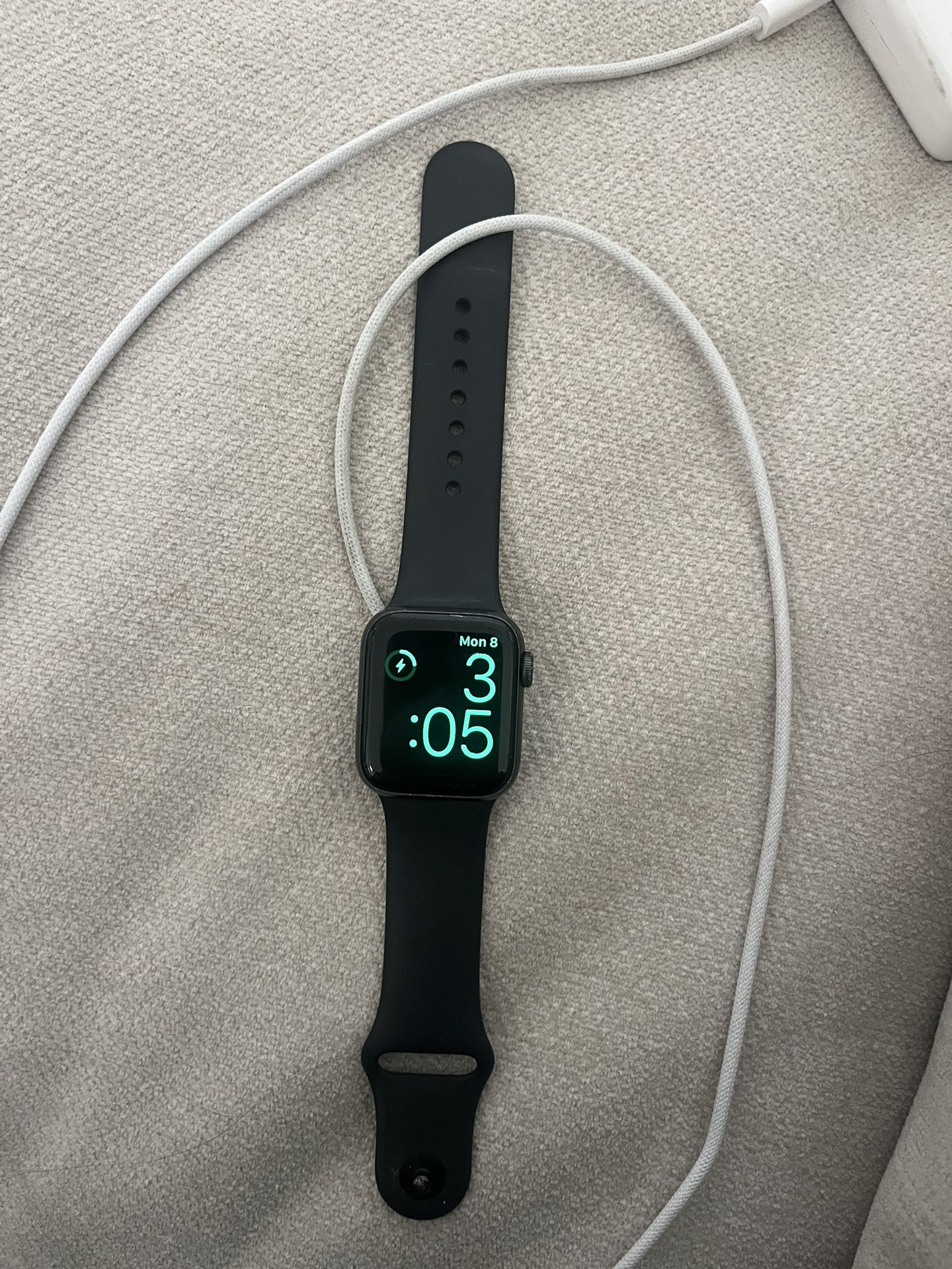 Apple Watch SE (1st Gen:) 40mm, Aluminum, GPS, Space Gray