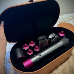 Hair Type Features All hair types Temperature display, Cordless, Cool tip, Instant heat, Dual voltage, Diffuser, Swivel cord, Auto-shutoff, Antistatic