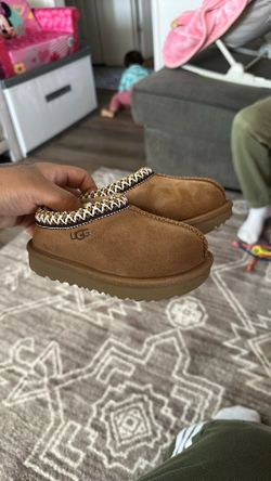 UGG KIDS’ Tasman ll (size 7 toddler)