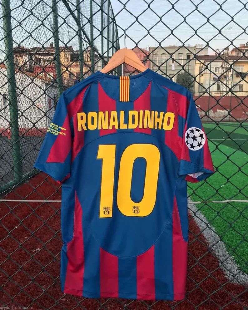 Ronaldinho Barcelona Home Jersey 2004/2005 Small (All Sizes Available)