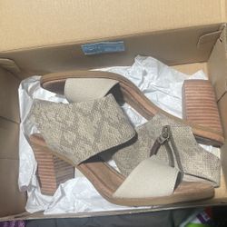 High heel shoes: TOMS Size 8