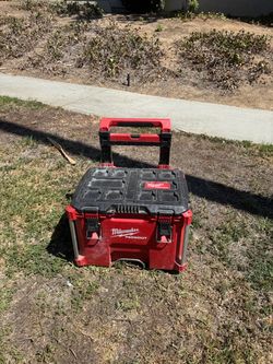 Milwaukee Pack out Rolling Box