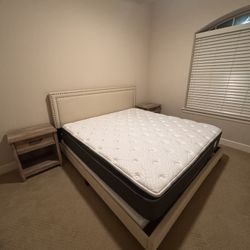 Bedroom Furniture Set 