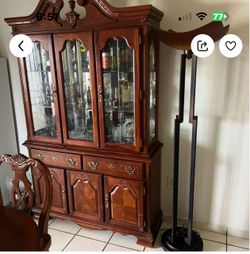 Juego de comedor de 6 sillas con vitrina