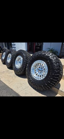 17" KMC w/ 37x12.50R17  Toyo RT Trail