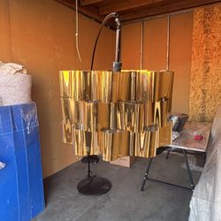 Suspended floor lamp