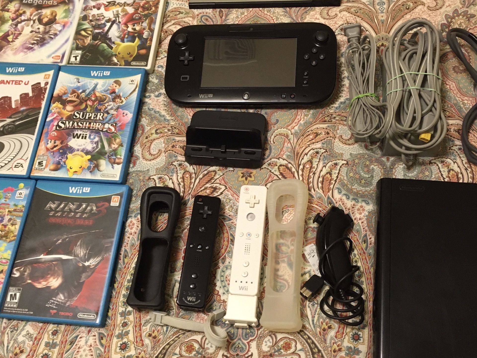 Wii U w/ 6 games, 2 controllers, nunchuck, amiibo cards, hdmi cable
