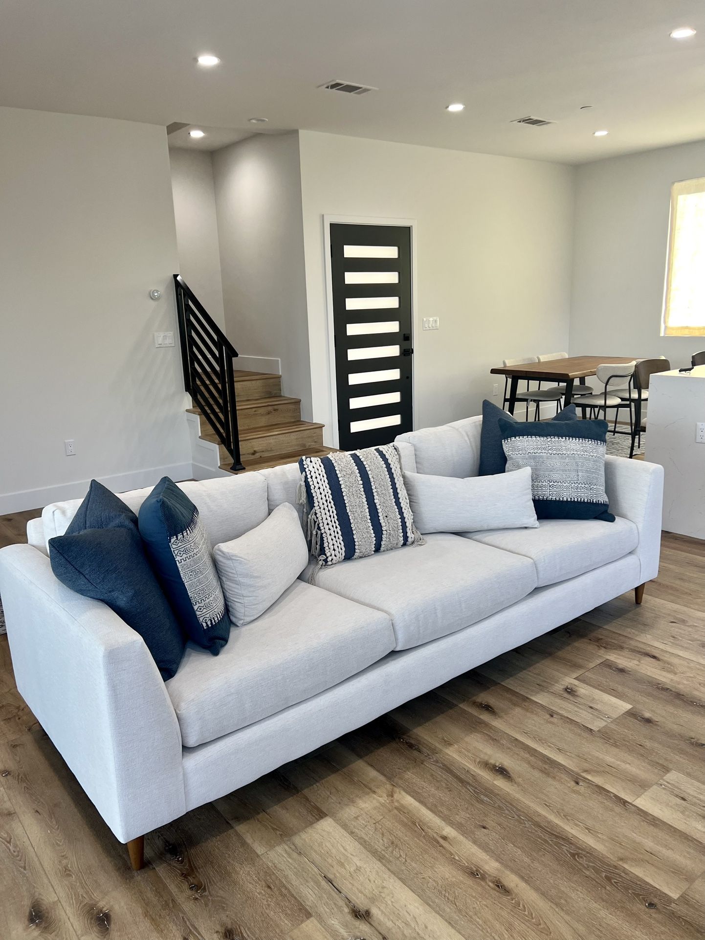 🩵 Crate And Barrel Sofa/Couch ❤️