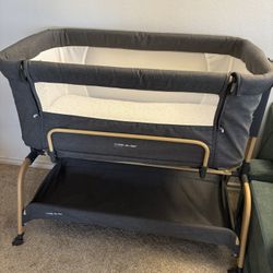 Angelbliss Rocking Bassinet And Sheets