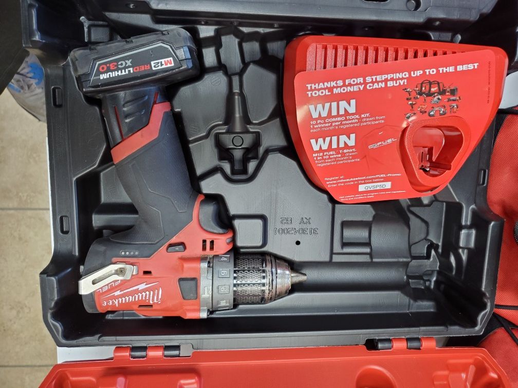 Milwaukee Fuel 12v hammer drill with 3.0 battery and charger in hard case 90$