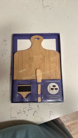 Mini charcuterie set with 3 cheese markers