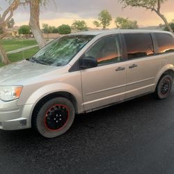 2010 Chrysler Town County Van 