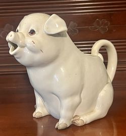 Ceramic pig-shaped pitcher or creamer (Japanese)
