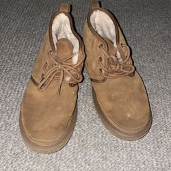 Men’s Uggs size 9