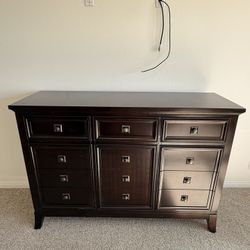 Bedroom Set- Two Dressers, Two End Tables, Cal king Bedframe